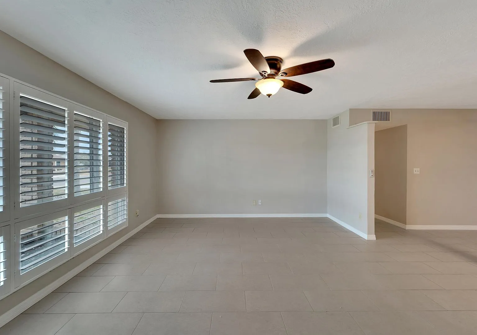 Updated 2-Bedroom Home In Sun City Center 55+ Community** — Photo 4