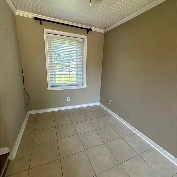 9004 Sparrow Dr — Photo 10