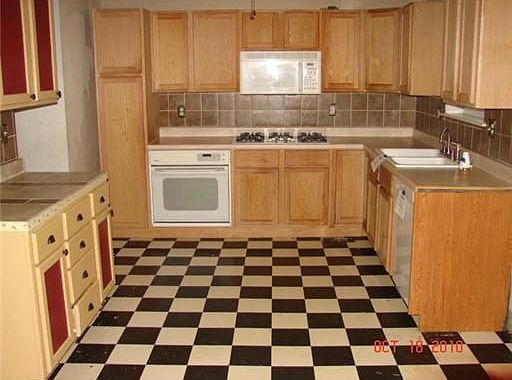 3rd image of 2103 SE 9th St