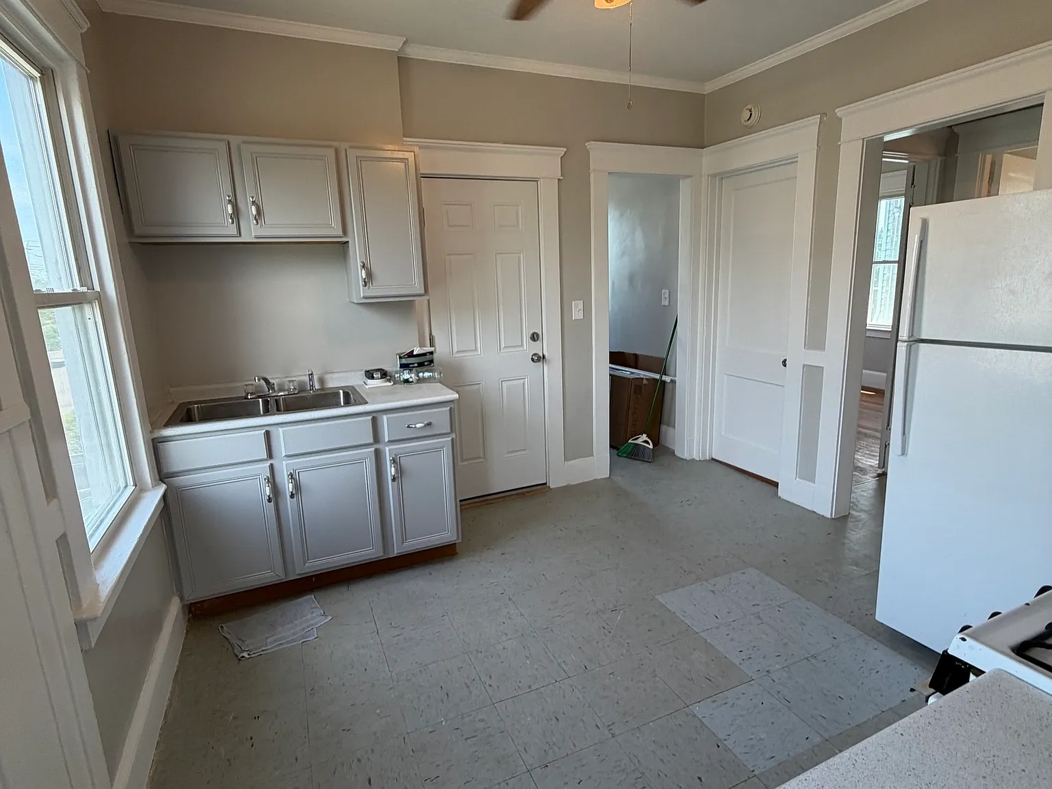 3 bed, 3079 sqft, $2,600 — Photo 2