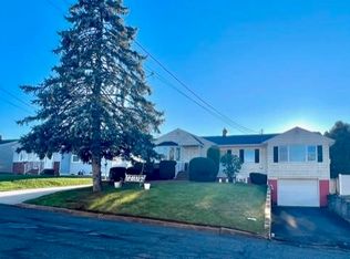 11 Pleasant Ave, Iselin, NJ 08830