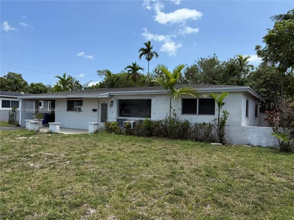 2301 Alcazar Dr, Hollywood, FL 33023
