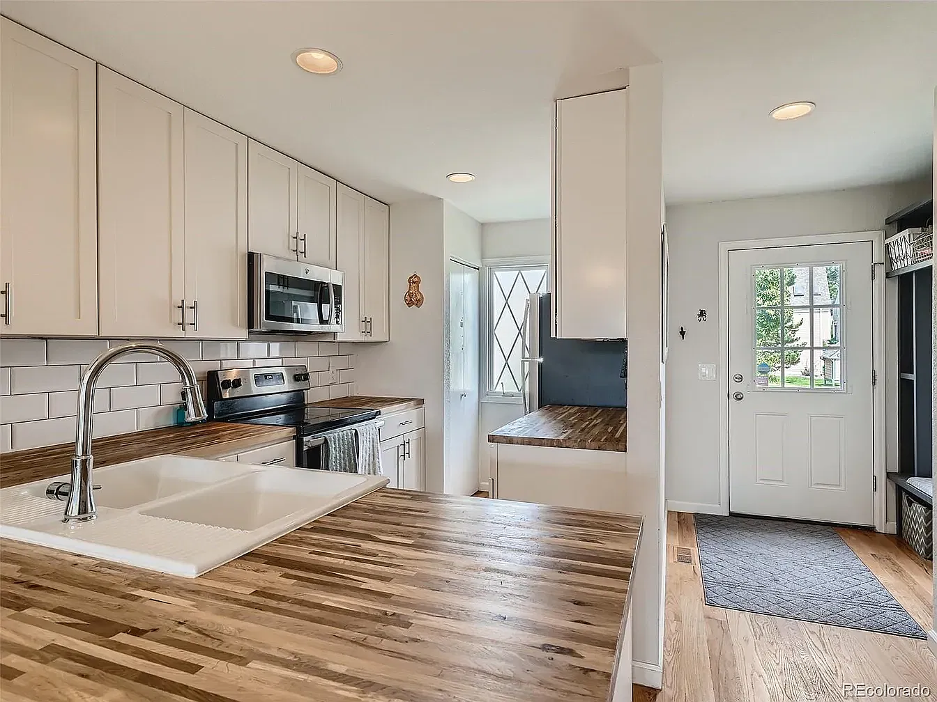 9429 W Ontario Dr — Photo 2
