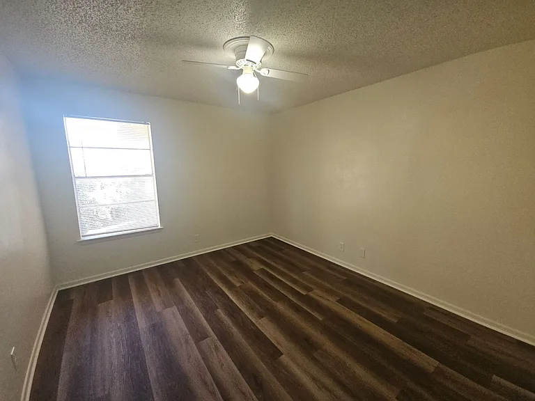 2109 Fleur De Lis Ct — Photo 23