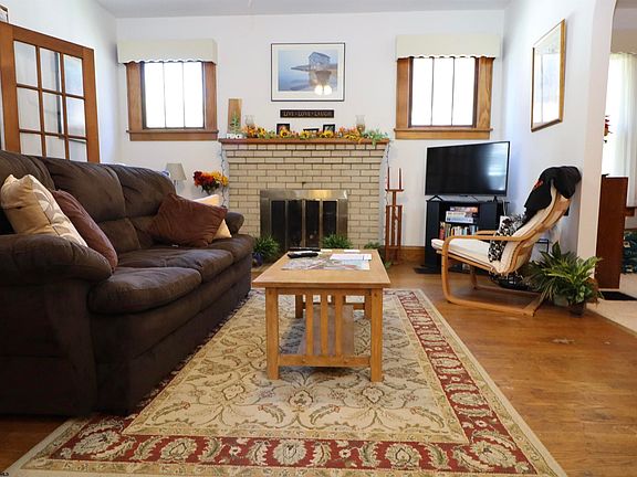3rd image of 118 Buffalo St