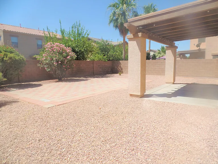 1281 E Hampton Ln — Photo 17