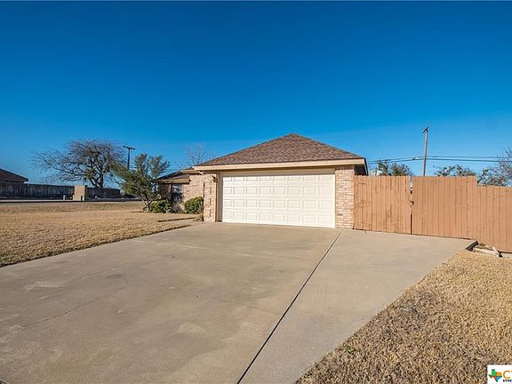 2nd image of 1507 Yaupon Dr