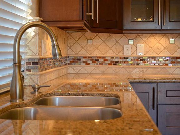 3rd image of 3105 N Meadow Dr