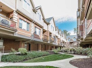 3631 Forest Ave UNIT Q, Brookfield, IL 60513