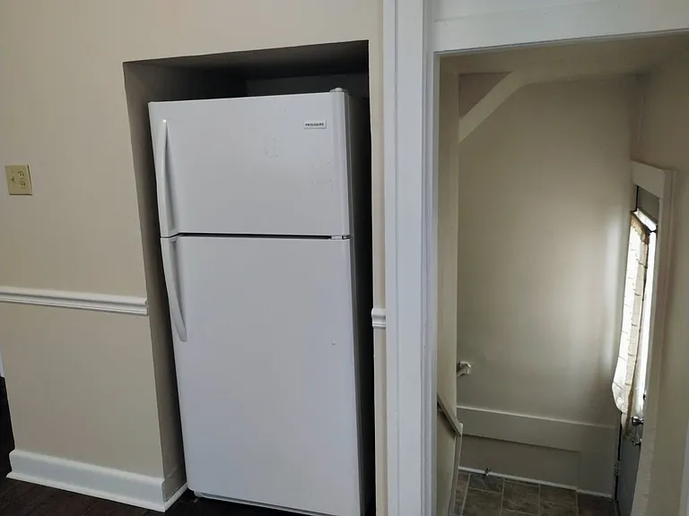 Comes with refrigerator.