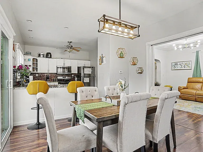 207 E Blake Ave — Photo 12