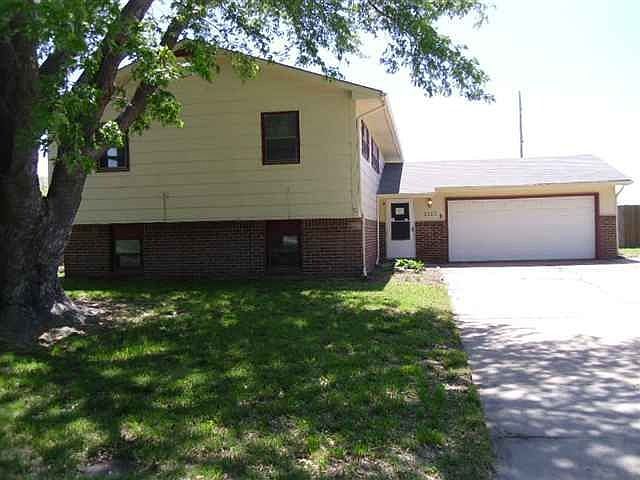 2nd image of 2125 W Davis Dr