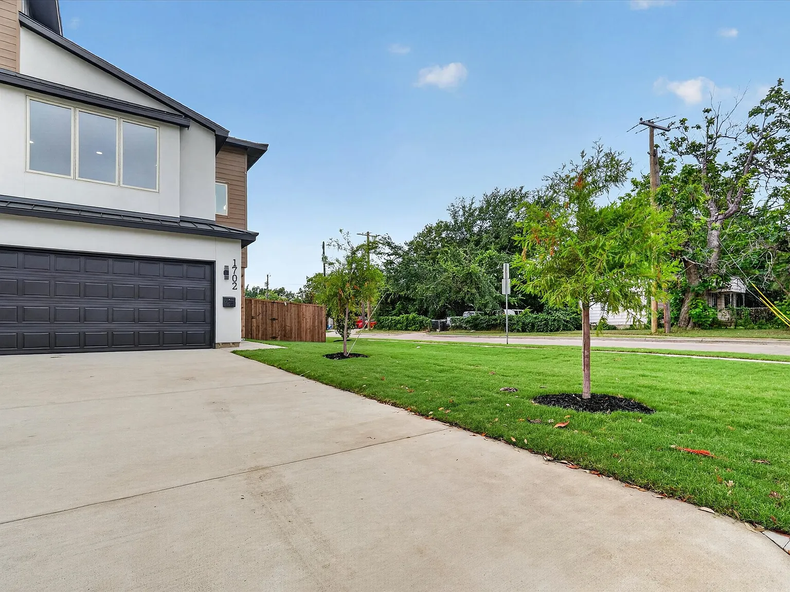 3 bed, 3.5 bath, 2123 sqft, $4,000 — Photo 2