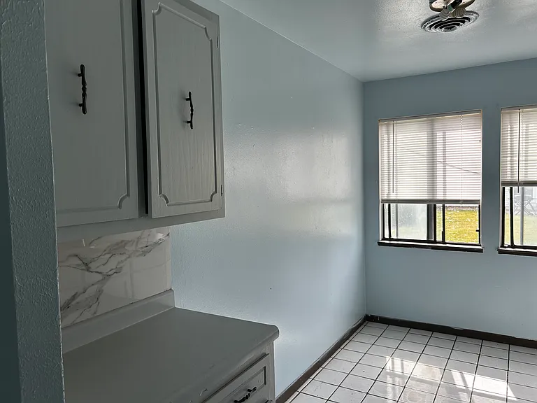 2306 W Howard Ave — Photo 3