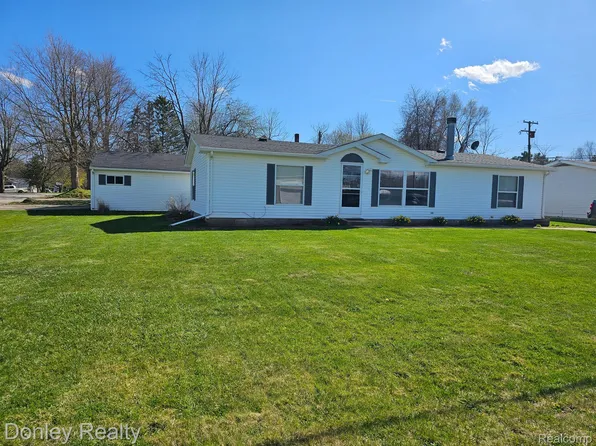 6503 Carpenter St, Marlette, MI 48453