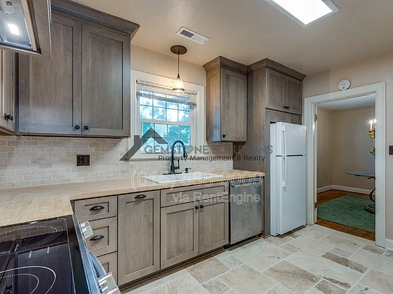 715 Hillsboro Rd — Photo 23