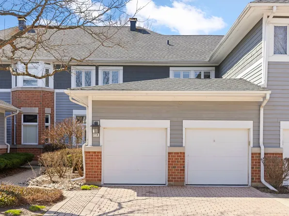 17 Mashie Ct, Woodridge, IL 60517