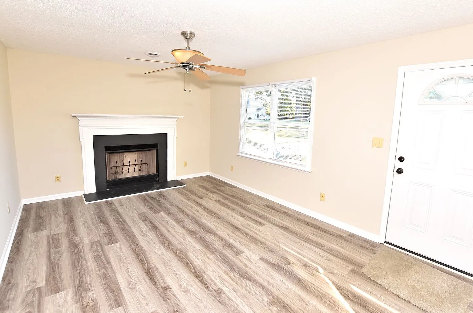 728 Salisbury Drive — Photo 2