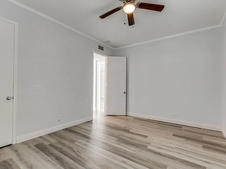 7709 Broadway #113 — Photo 17