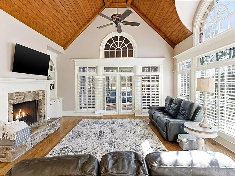 6335 Howell Cobb Ct — Photo 16