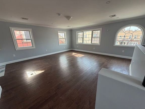 3rd image of 9829 Albert Rd