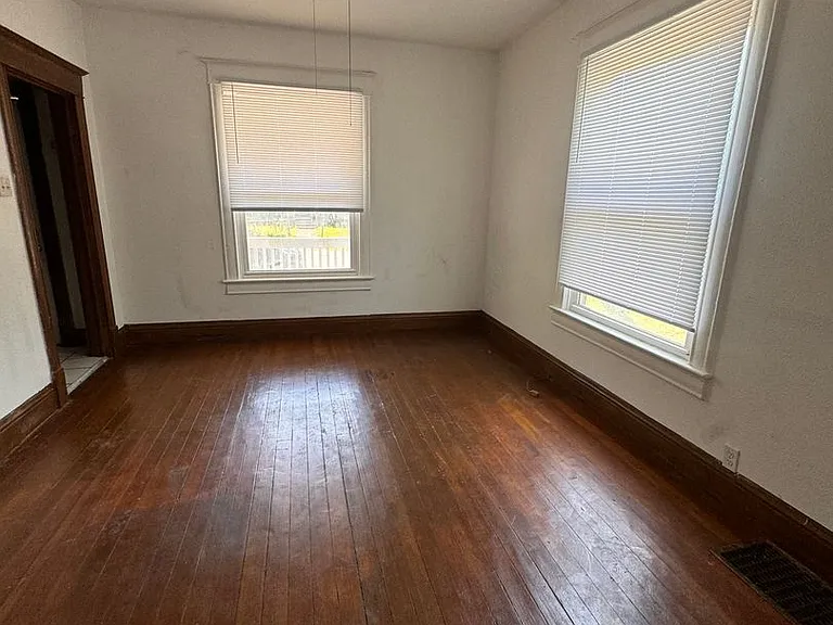 229 S Paul St — Photo 4