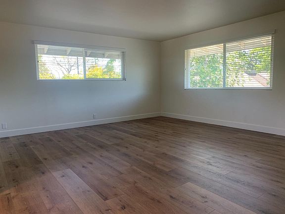 2nd image of 866 Castlewood Dr #3