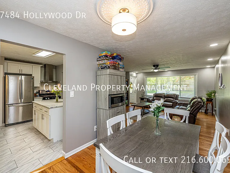 27484 Hollywood Dr — Photo 10