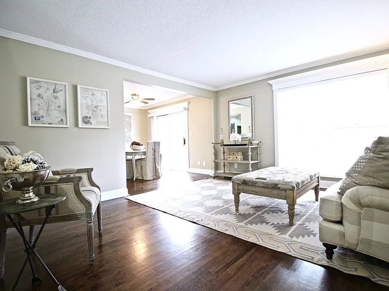 Plaza La Belle Apartments — Photo 46