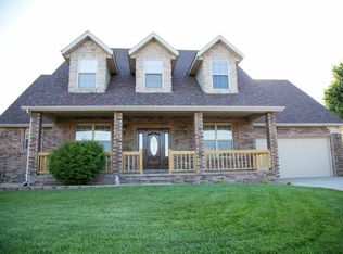 2716 W Executive Cir, Ozark, MO 65721
