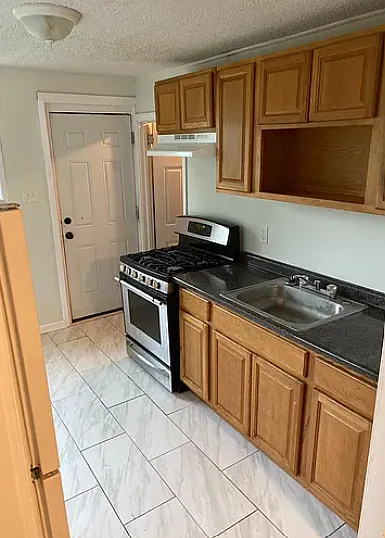 17 Woodlawn Cir #17 — Photo 6