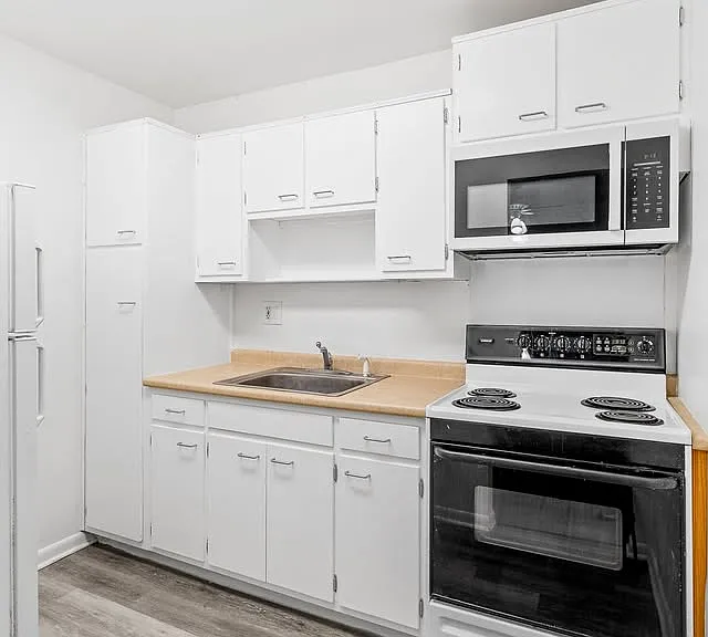 3733 Hillsboro Rd #5 — Photo 7