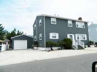 17 E Weldon Pl, Brant Beach, NJ 08008
