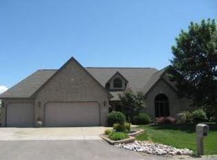 N8400 N Shore Rd, Menasha, WI 54952