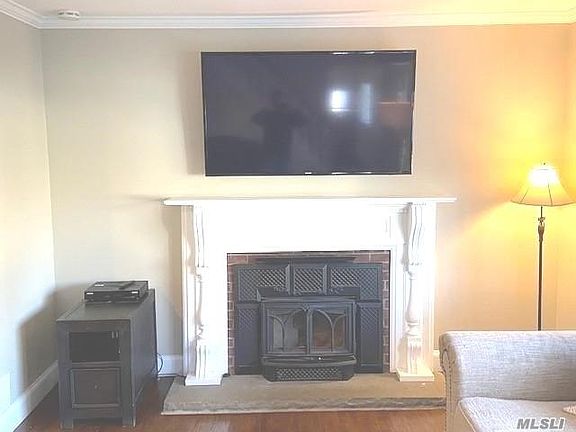 3rd image of 34 Tompkins St
