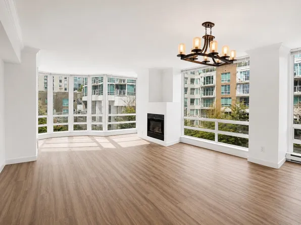 1501 Howe St #404, Vancouver, BC V6Z 2P8