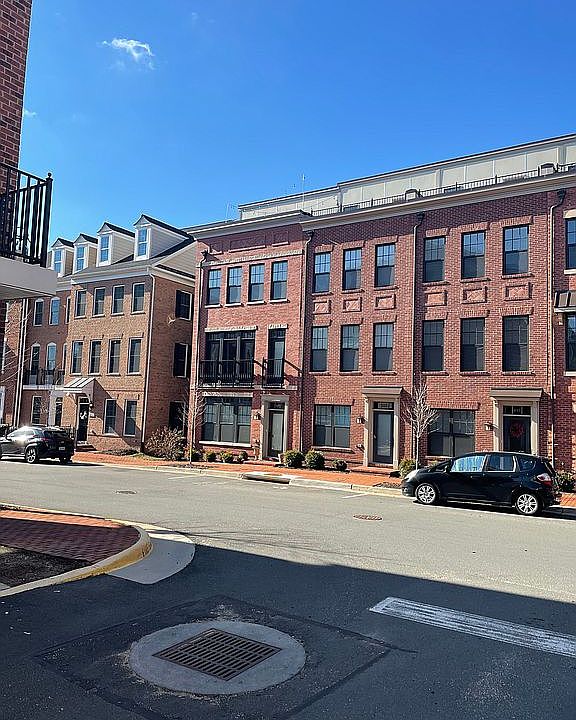 2nd image of 449 Haupt Sq SE