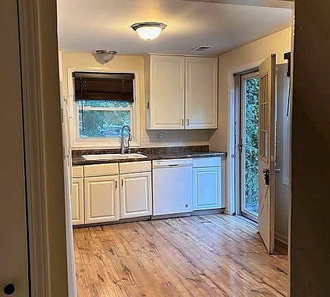 3rd image of 686 Troywood Dr