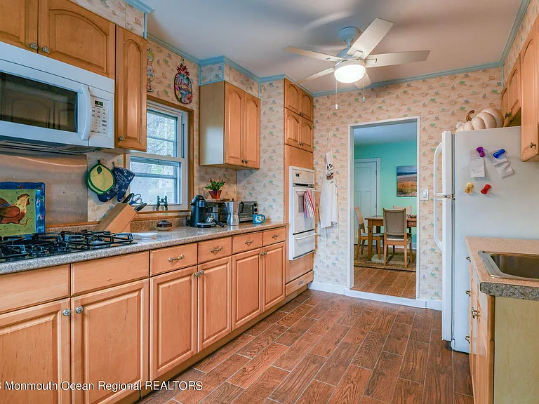 819 Dunlewy St — Photo 20