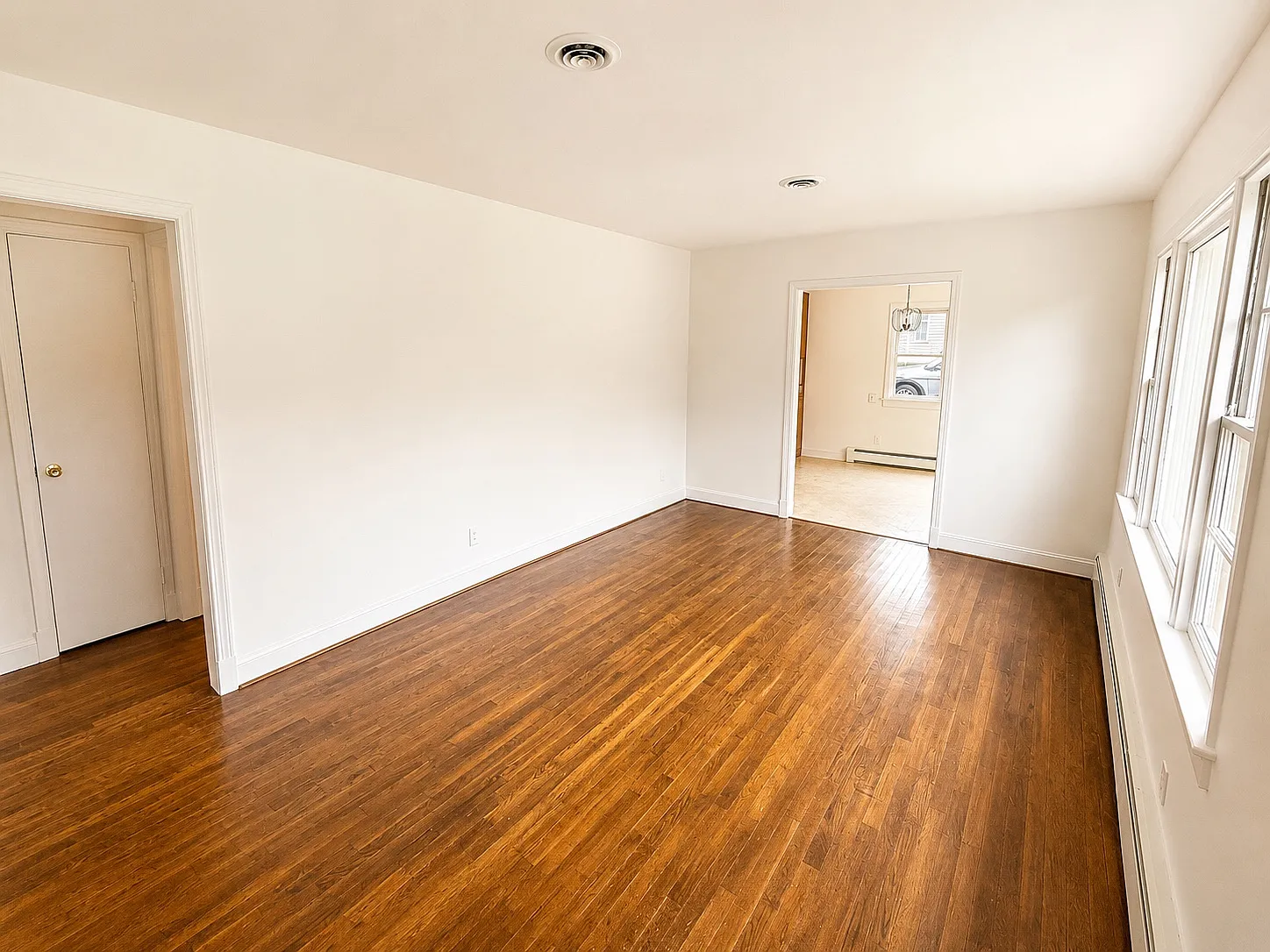 3 bed, 1212 sqft, $2,145 — Photo 2
