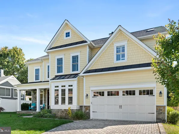 2915 N Sycamore St, Arlington, VA 22207