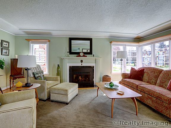 Living Room with fireplace