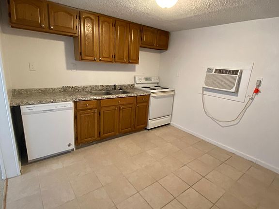 3rd image of 607 New York Dr