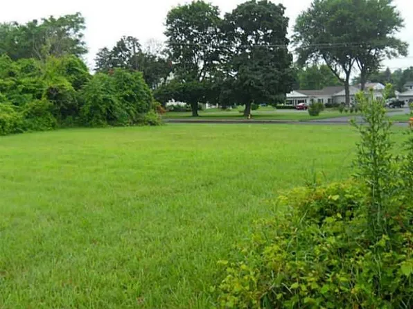 2740 Shoreland Ave, Toledo, OH 43611