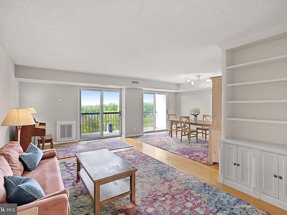 3rd image of 3800 Powell Ln APT 1211