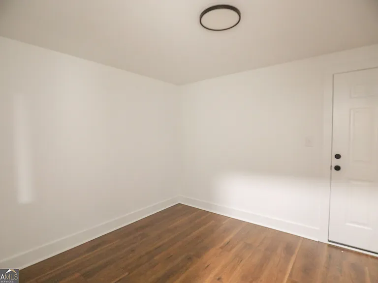 212 Southland Dr — Photo 2