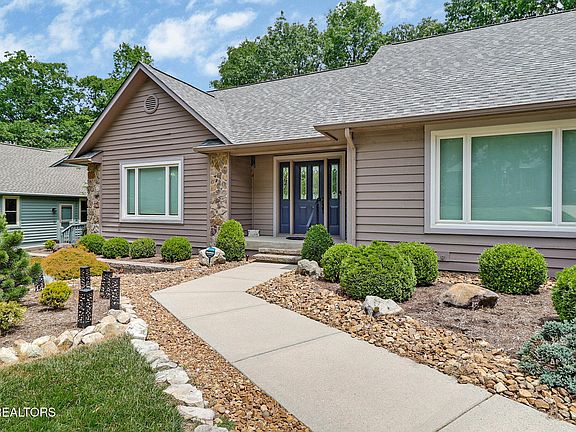 3rd image of 109 Huntington Dr