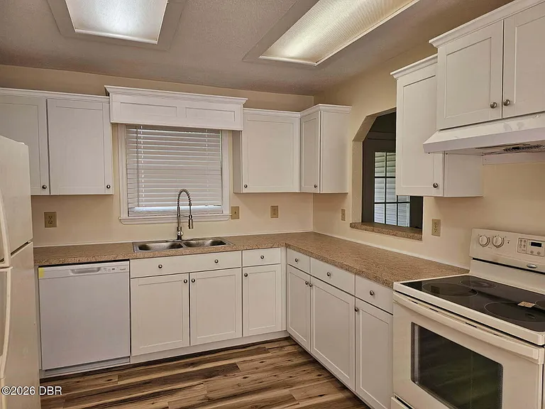 621 Cole Dr — Photo 3