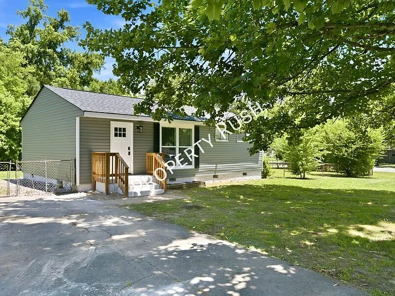 6107 Vance Cir — Photo 2