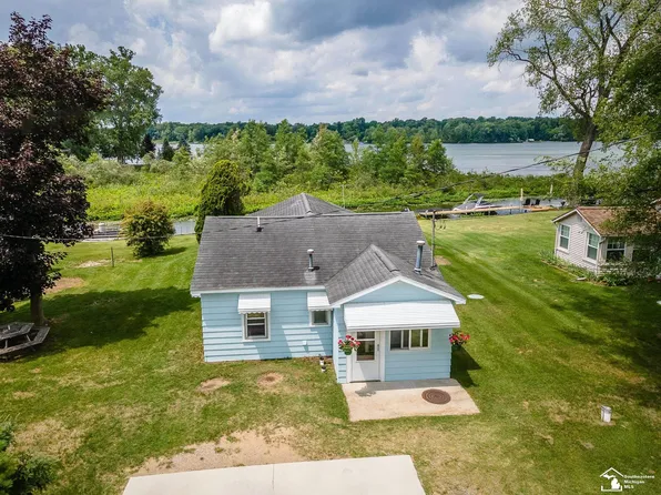 8081 Fairview Ct, Jackson, MI 49201